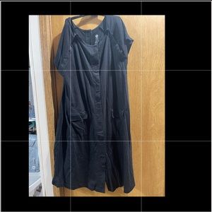 Kindred bravely black hospital gown size Small.